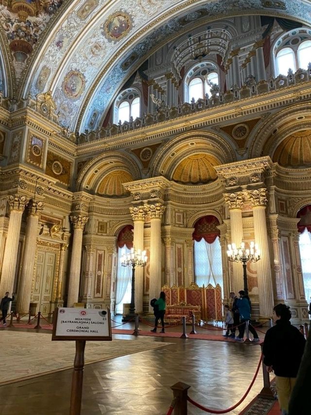 🏛️ Dolmabahçe Palace – Ottoman Grandeur on the Bosphorus