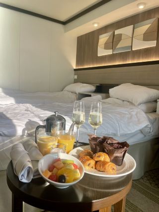 발코니 객실에서의 크루즈 여행