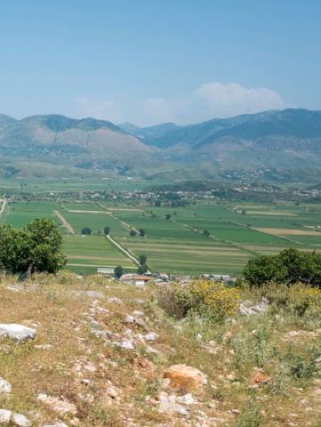 サランダの上空から — 壮大な山々の景色