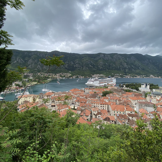 Средиземноморье с палубы круизного лайнера. Средиземноморье с палубы круизного лайнера.
