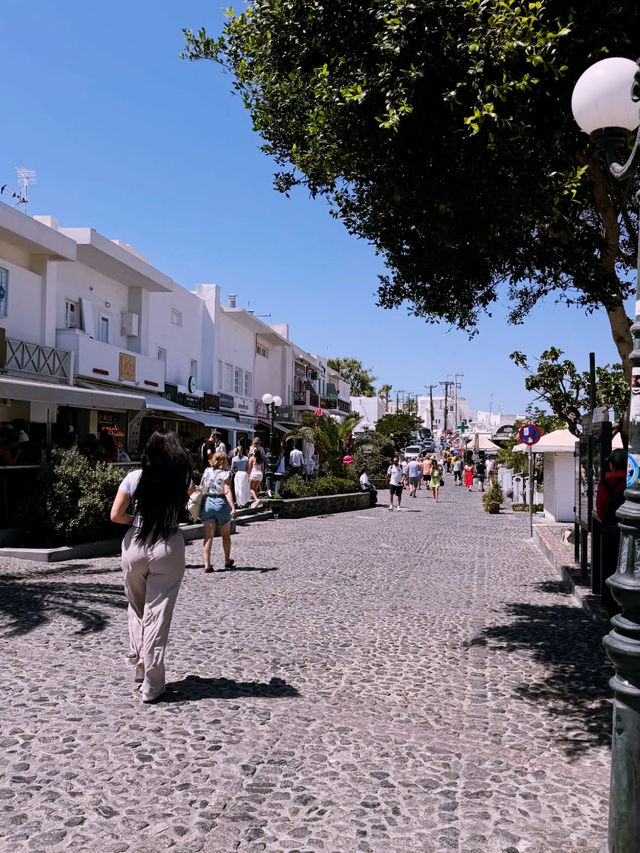 Winter in Santorini: Quiet Magic on a Blue-and-White Island Winter in Santorini: Quiet Magic on a Blue-and-White Island