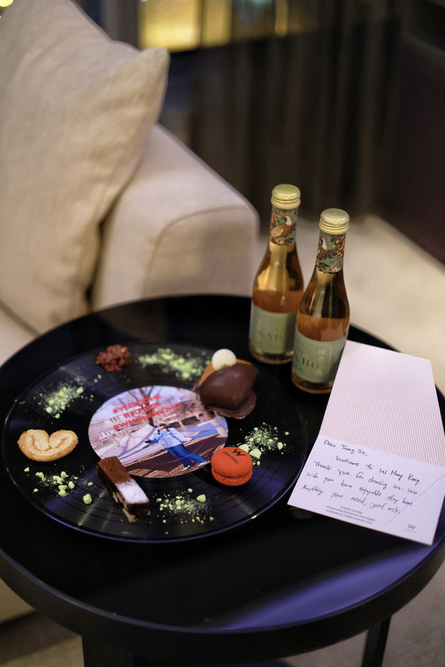 Staying at the W Hotel during my Hong Kong trip, enjoying afternoon tea ☕️ while overlooking Victoria Harbour, it's so romantic! Staying at the W Hotel during my Hong Kong trip, enjoying afternoon tea ☕️ while overlooking Victoria Harbour, it's so romantic!