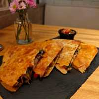 Warm Culinary Haven at Mama Kelly