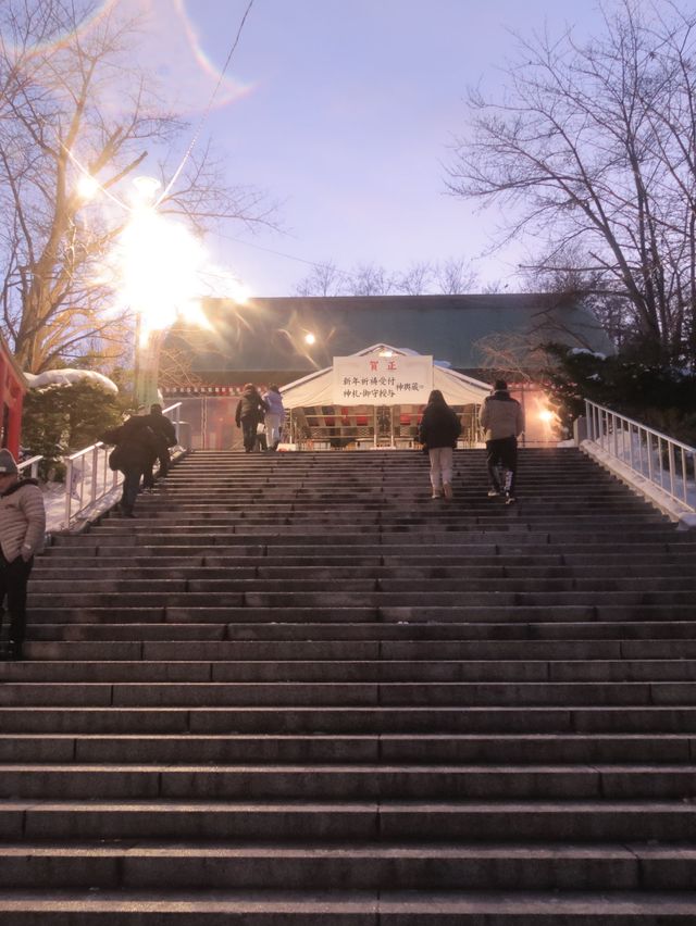  日本小樽必去景點住吉神社白雪配紅色鳥居一定不能錯過