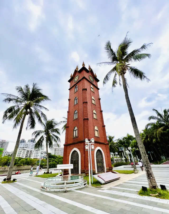Come to Qilou Old Street to experience a different Hainan style