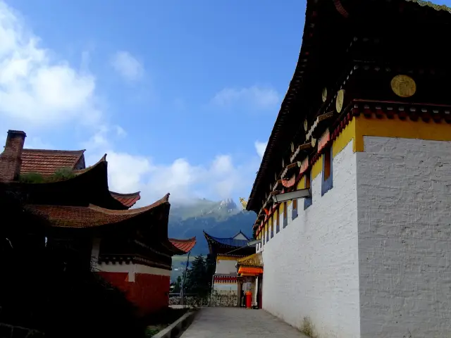 It's not just in Tibet, there's also such a Tibetan style in southern Gansu