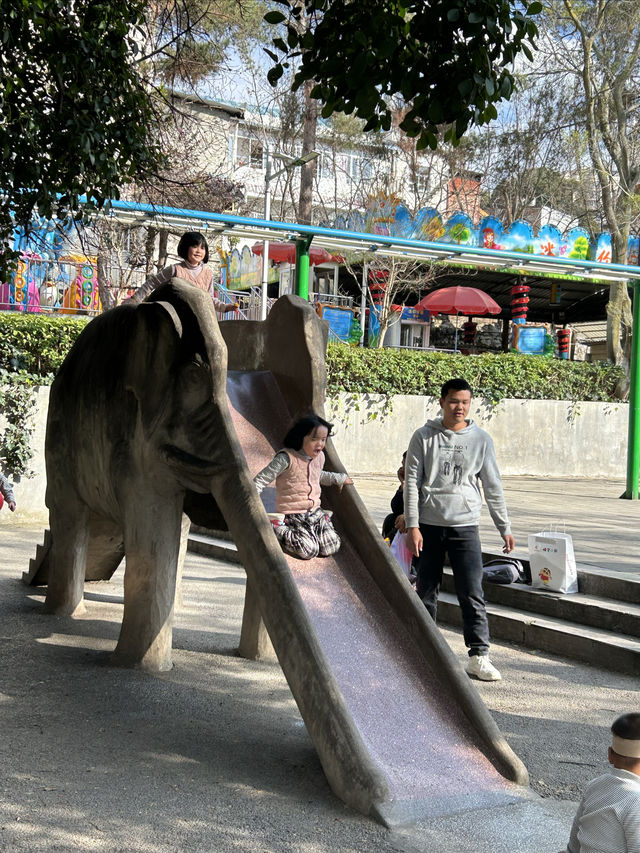 臨江西門公園｜小而美，一個公園=植物公園+動物園+遊樂園