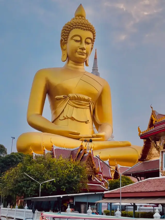 The new landmark of Bangkok - The Great Buddha of Wat Paknam