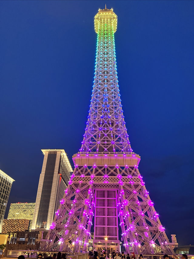 打卡澳門巴黎鐵塔！晚上一定要登頂，太漂亮了！