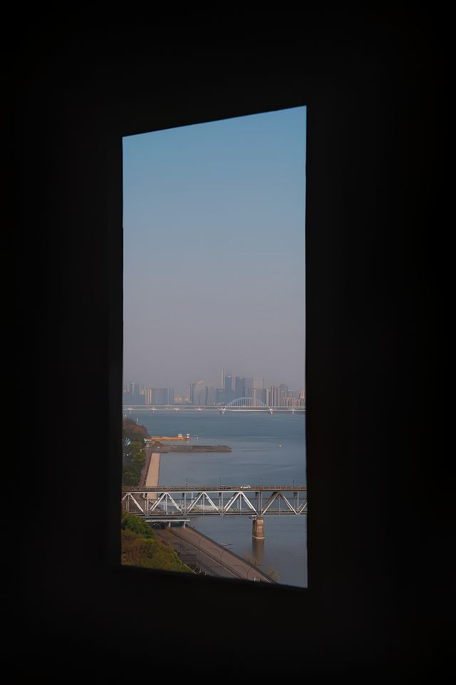 首次在杭州六和塔追火車追公交啦