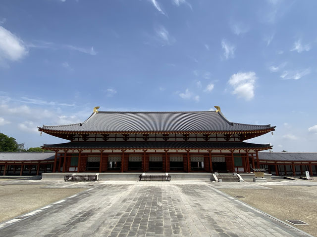 水稻田間，遙看藥師寺