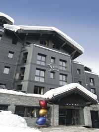 🏔️ Courchevel's Cozy Luxury: Top Stay Recommendations! 🛎️