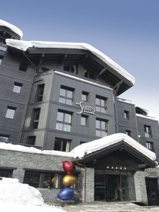 🏔️ Courchevel's Cozy Luxury: Top Stay Recommendations! 🛎️