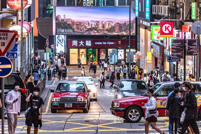 香港蘭桂坊：中環最熱鬧的夜市街區，外來遊客必打卡地！