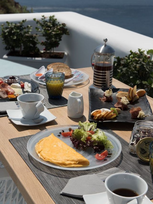 🌅 Santorini Bliss: La Perla Villas 🏨✨