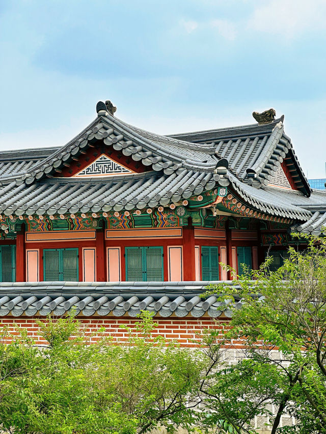 A glimpse of Korea’s majestic heritage • Walking in the footsteps of Kings and Queens🤴👸