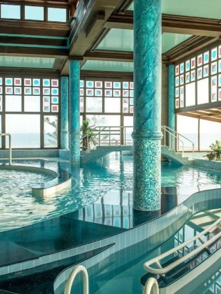 🌟 Luxe Lodgings in Limenas Hersonissou 🏖️🛏️