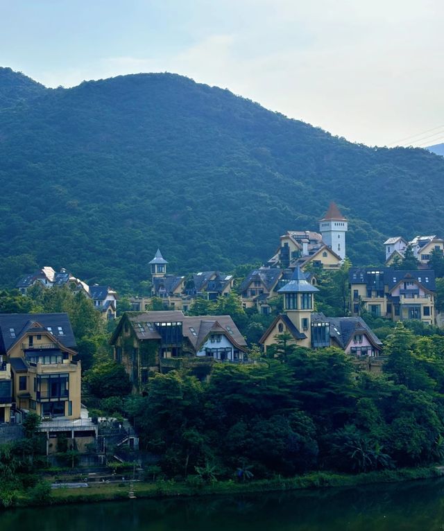 深圳東部華僑城，將童話世界映射於現實。