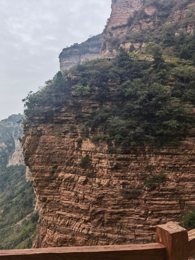 雲端漫步東太行 體驗丹霞奇觀。