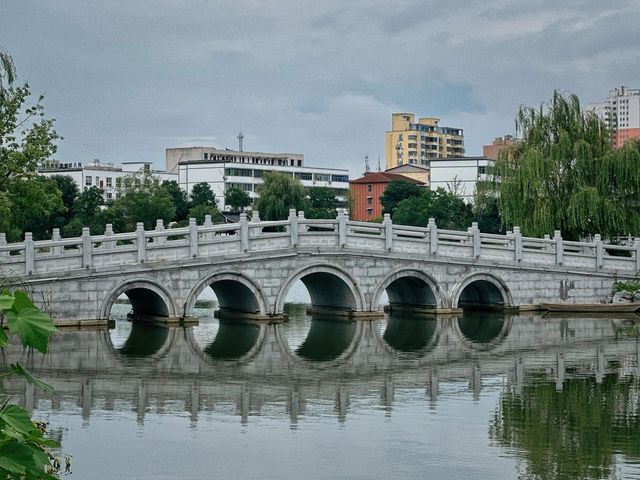 駐馬店平輿摯湖公園。