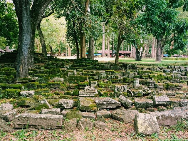 Phimeanakas: Mezoamerican Maya Style in Cambodia
