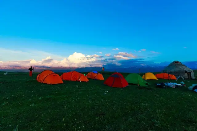 초원 트레킹은 어떻게 시작할까요? 일리 카라준 초원.