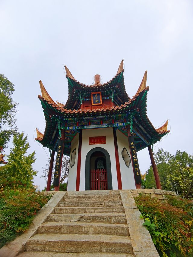 戲馬台。