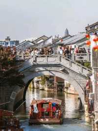 The Old Town of Lijiang, a Chinese tourist attraction ✨