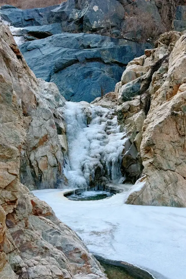 京津冬季最熱門的戶外徒步路線-鰲魚溝冰瀑！
