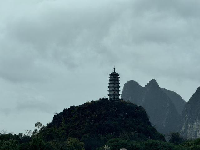 暴雨中的桂林象鼻山 兩江四湖