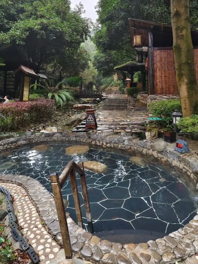 宜春明月山天沐溫泉：山水間嘅療癒之旅