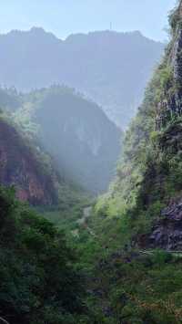 沙塵暴那天    我躲進了豐都夾壁山