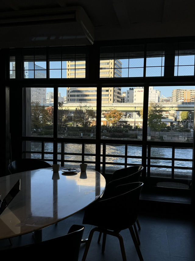 🇯🇵大阪必打卡！京橋河畔獨棟咖啡店Embankment Coffee✨