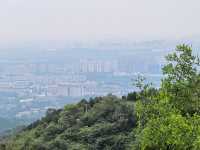 登山，由西山國家森林公園穿越至八大處公園。