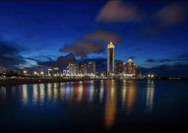 湛江金沙灣 不用離開城市，就能擁抱陽光沙灘！ 1.5公里濱海步道，椰林樹影，適合散步/騎行  沿途設