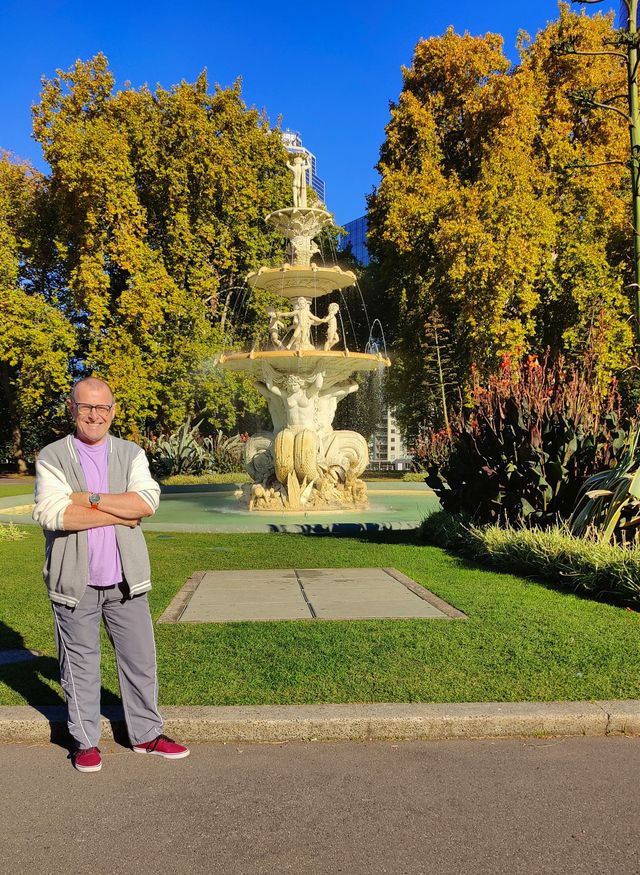 A Serene Stroll Through Carlton Gardens A Serene Stroll Through Carlton Gardens