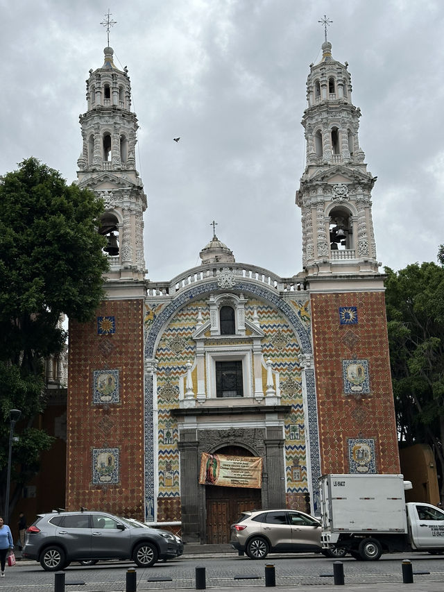 Puebla: Donde los Ángeles Cocinan, la Talavera Brilla y la Historia Resplandece