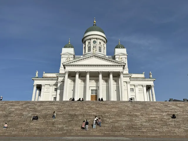 芬蘭赫爾辛基｜紅玫瑰與白玫瑰