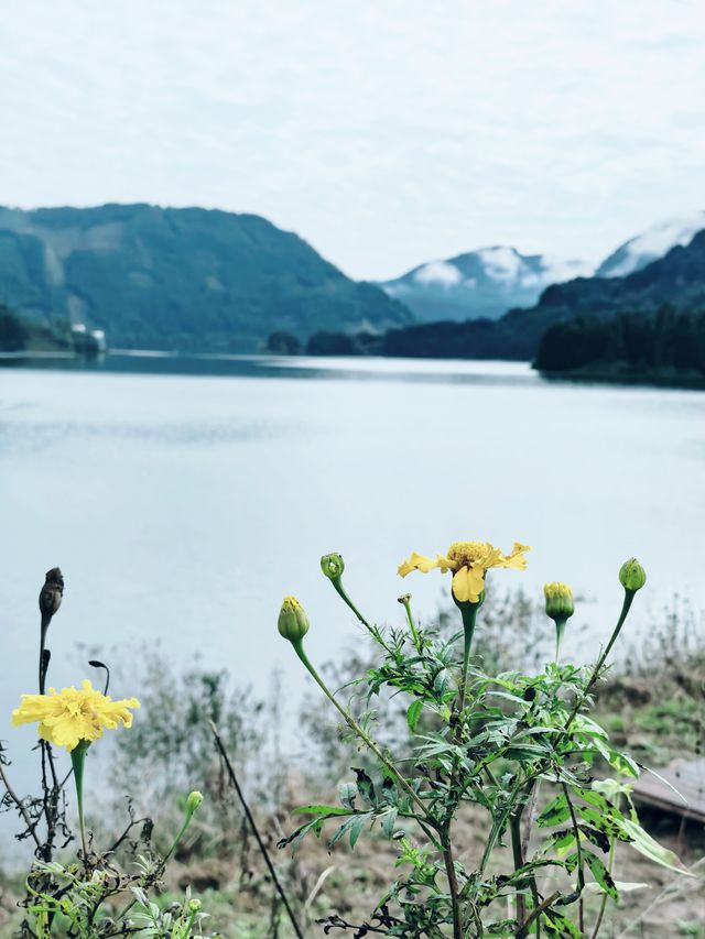 秋日泛舟雅女湖