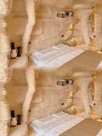 青島這家民宿絕了！洞穴風房間把山海都裝進了「石窟」裡～