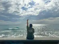 對聖托里尼印象大多來源於它藍白一面的浪漫，但其實粗獷美也是聖托里尼鮮少宣傳的一張名片！Fira為中心