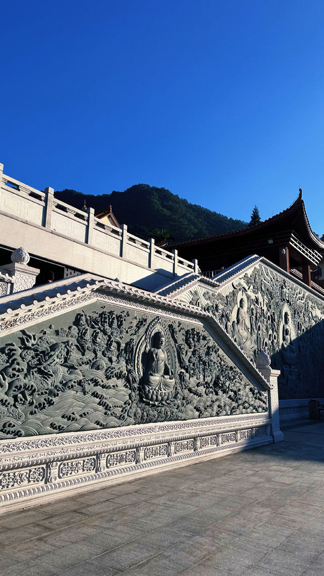 “探秘仙湖弘法寺：入口壁畫的佛韻禪意與祈福之旅”深圳弘法