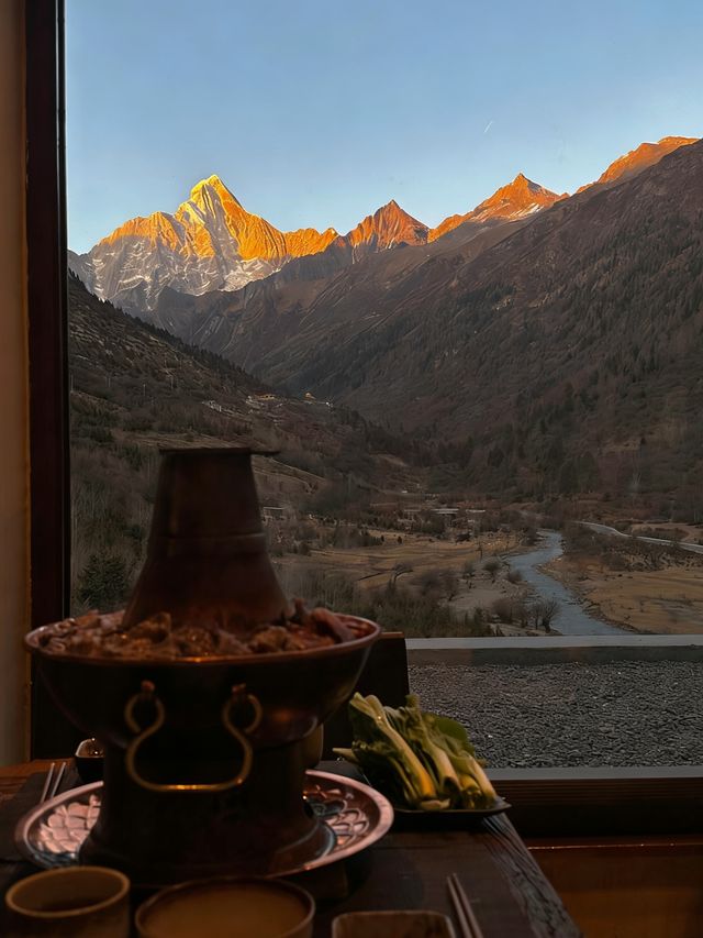 四姑娘山封神民宿!推窗直面雪山,私湯星空 四姑娘山封神民宿!推窗直面雪山,私湯星空