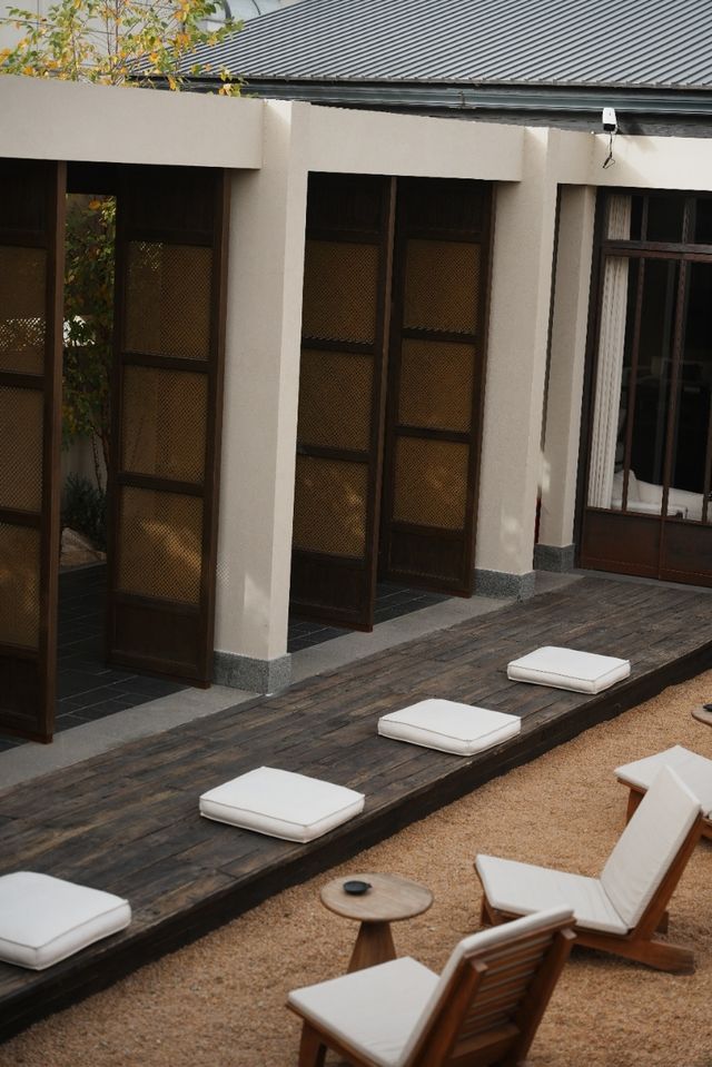 喺西安!!住到咗超chill嘅酒店 就喺西安回民街轉角位 鬧中取靜 水泥同原木嘅溫柔碰撞好鍾意呢 喺西安!!住到咗超chill嘅酒店 就喺西安回民街轉角位 鬧中取靜 水泥同原木嘅溫柔碰撞好鍾意呢