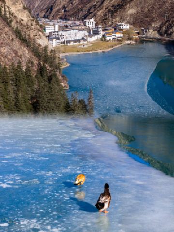 我為什麼冬天來川西，因為雪山下的藍冰呀