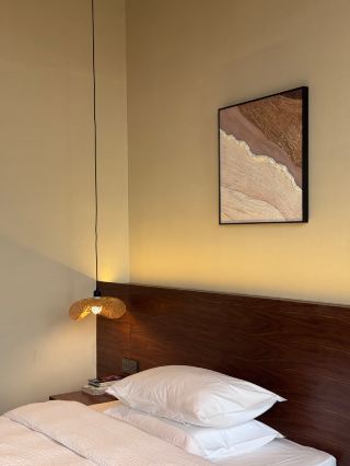The ultimate Enshi stay: A healing river-view room overlooking the Qingjiang River
