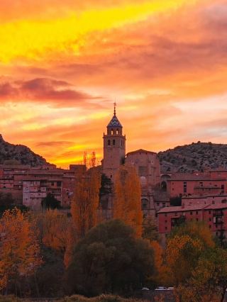 Albarracín, Spain | A medieval red-walled town at sunset, breathtakingly beautiful