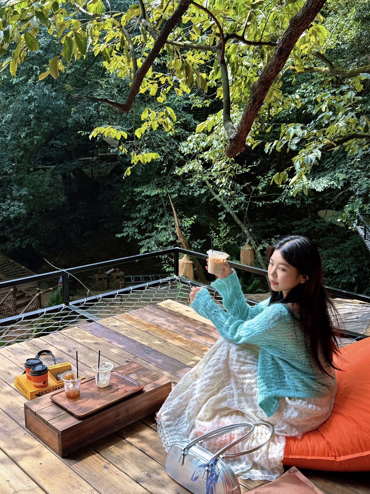 Kunming! The treehouse cafe in the forest is so chill