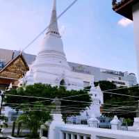 วัดปทุมวนาราม ใกล้ถิ่นสยาม