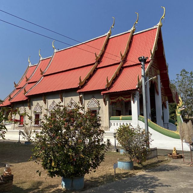 ไหว้พระที่วัดมงคล จังหวัดน่าน